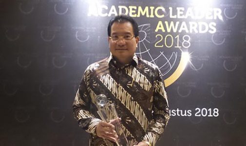 Dosen Fakultas Kesehatan Masyarakat  UI Raih Penghargaan Academic Leader Award 2018