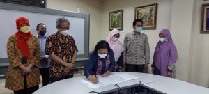 FPH UI Welcomes Comparative Study Visit and Signs Cooperation Agreement with Mandala Waluya University Kendari