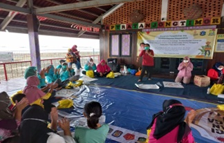 FPH UI Introduces LiteraZi and Nutrition Gardens to the Kepulauan Seribu Community