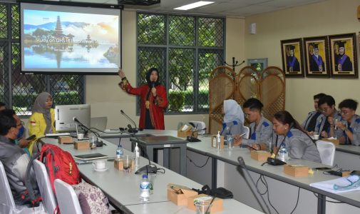 FPH UI Professor Explains the Application of OSH in Indonesian Tourism to Universiti Malaysia Pahang Students
